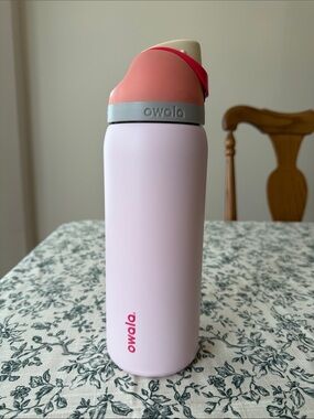 Owala 32oz Whole Foods Pink Insulated Water Bottle